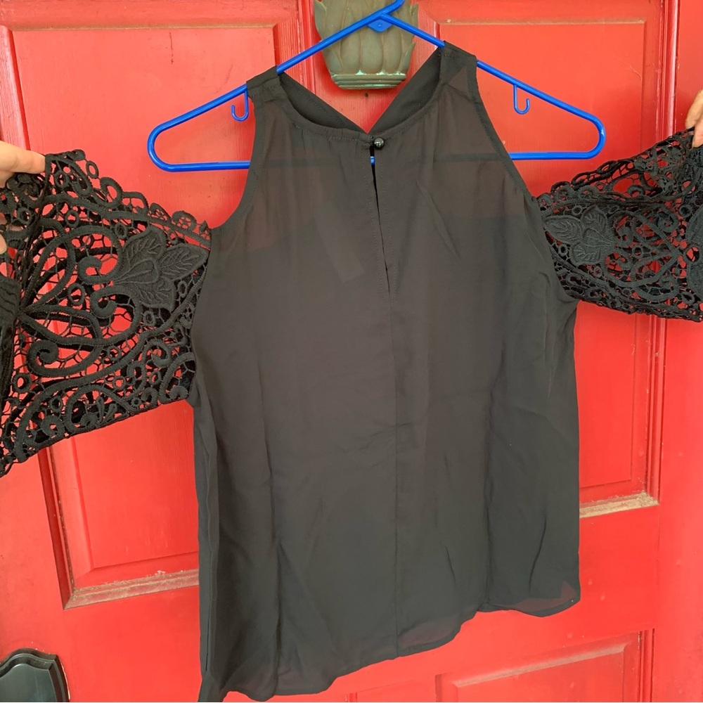 🎊 New York & Company Crochet Sleeve Criss Cross Blouse - Picture 5 of 7